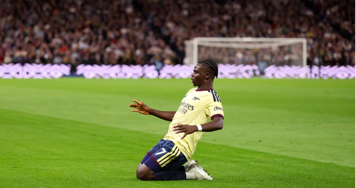 Saka giúp Arsenal bám sát Man City  - Ảnh 1.