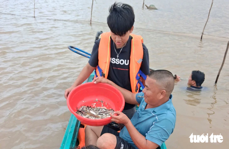 Trải nghiệm mùa nước nổi Đồng Tháp dịp lễ 2-9 - Ảnh 2.