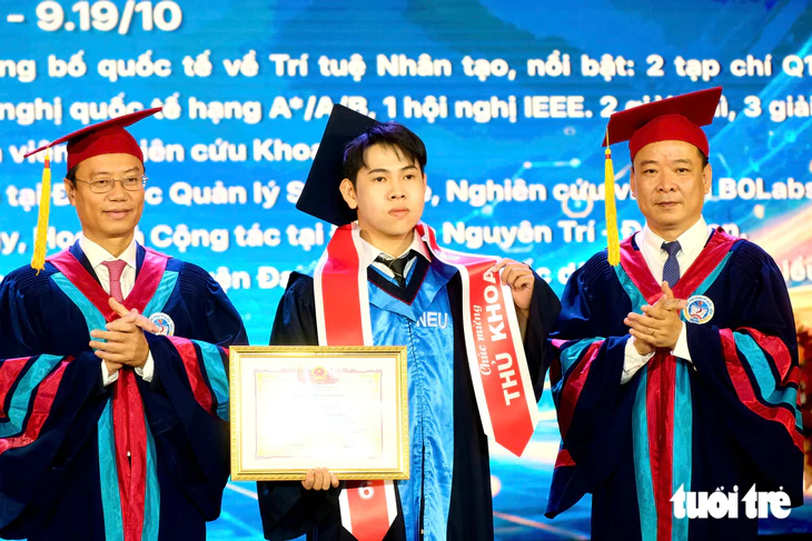 Thủ khoa tốt nghiệp ĐH Kinh tế quốc dân sở hữu 11 công bố quốc tế về trí tuệ nhân tạo - Ảnh 1.