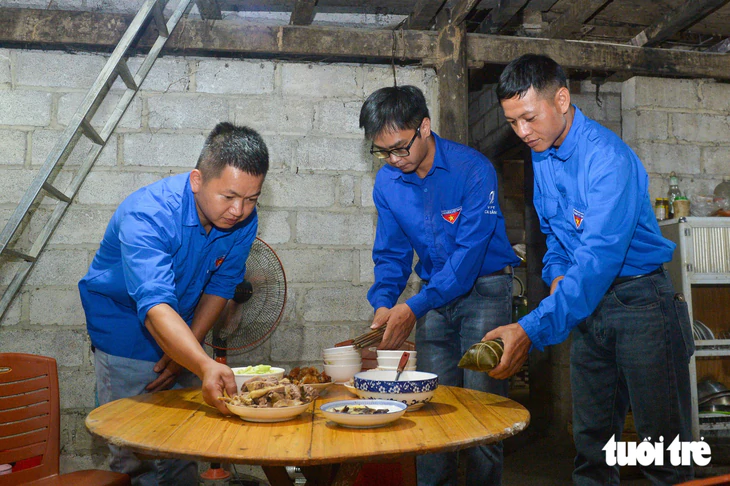 Bên mâm cơm mừng Quốc khánh ở xã Độc Lập - Ảnh 9.