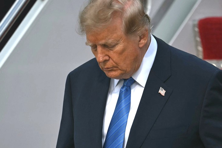 Hàng loạt trợ lý cấp cao rời Nhà Trắng, ông Trump đối mặt thách thức mới - Ảnh 1.