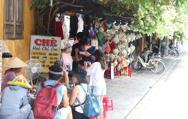 Từ gánh chè phố cổ đến đề xuất hỗ trợ sinh kế ở nghị trường Đà Nẵng - Ảnh 2.