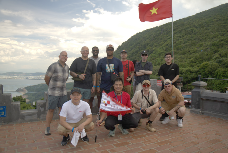 Thủ đoàn tàu sân bay George Washington rút tiền Việt mua nước mắm Nam Ô Đà Nẵng sau khi nếm mùi vị đặc trưng - Ảnh 9.