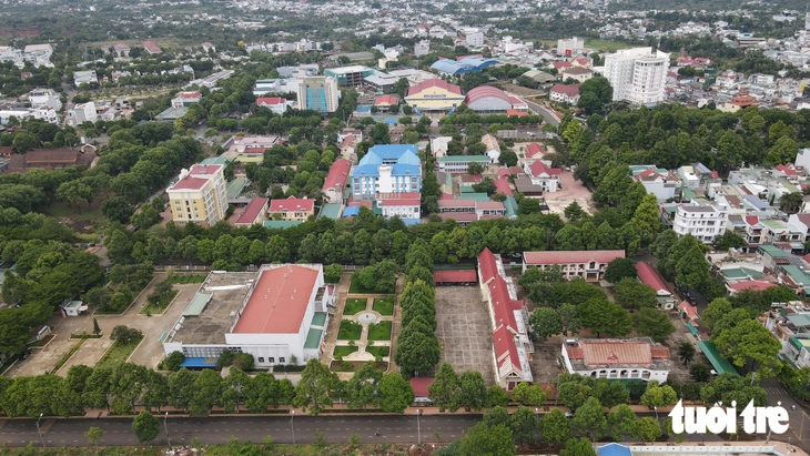 Đắk Lắk công khai tiêu chí chọn hiệu trưởng khi sắp xếp trường học trước 12-8 - Ảnh 1.
