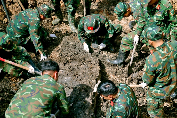 197 bộ hài cốt liệt sĩ được tìm thấy tại công viên Lê Thị Riêng sau 1 tháng - Ảnh 2.