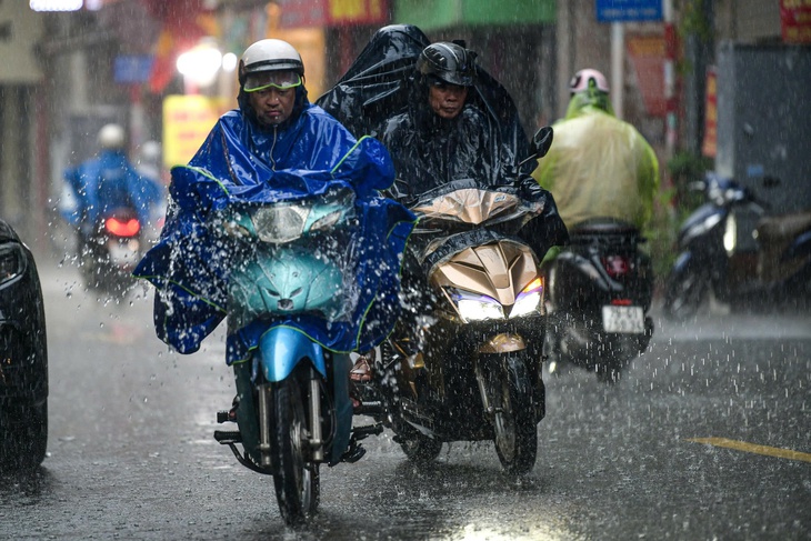 Hà Nội cùng nhiều tỉnh phía Bắc mưa lớn, cảnh báo ngập lụt, lũ quét, sạt lở đất - Ảnh 1.