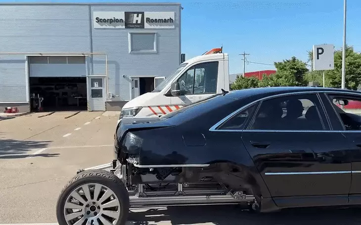 Xe máy 'cưỡi' như xe tăng, đi đâu cũng được  - Ảnh 3.