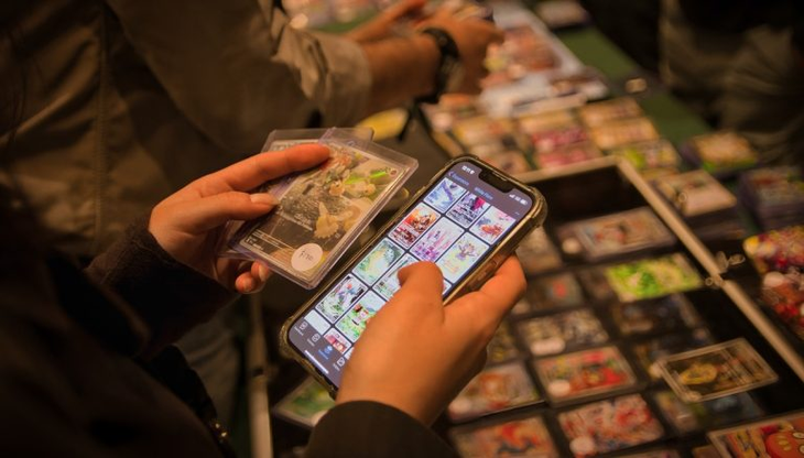 Cơn sốt thẻ bài Pokémon lan sang cả dân văn phòng - Ảnh 1.