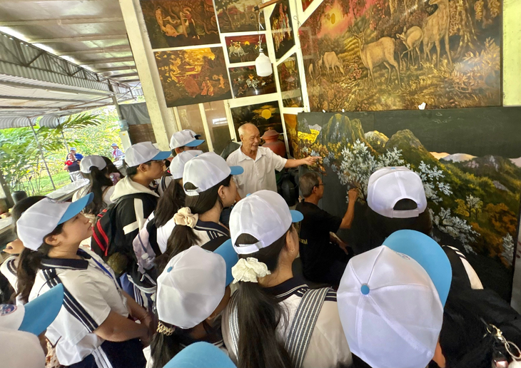 Lớp học sôi động không bảng đen của 100 học sinh TP.HCM - Ảnh 10.