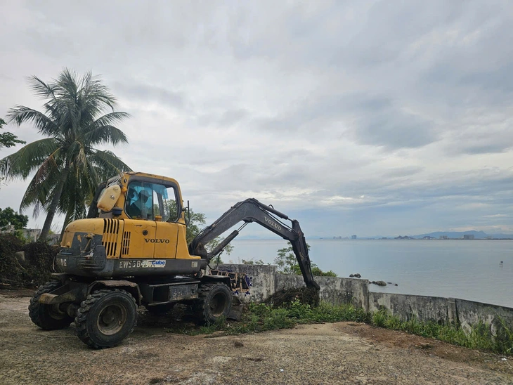 Làm việc 3 ca, xử lý người buôn bán trái phép trên núi Sơn Trà - Ảnh 5.