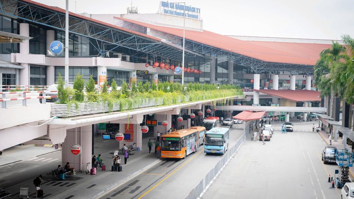 Sân bay Nội Bài điều chỉnh làn đón xe ở ga T1 - Ảnh 3.