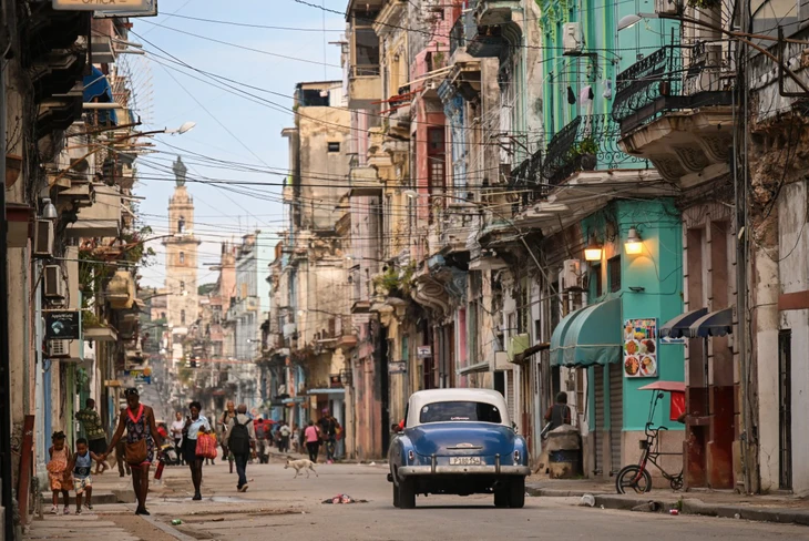 Nga khẳng định không có kế hoạch sơ tán nhân viên đại sứ quán khỏi Cuba - Ảnh 1.