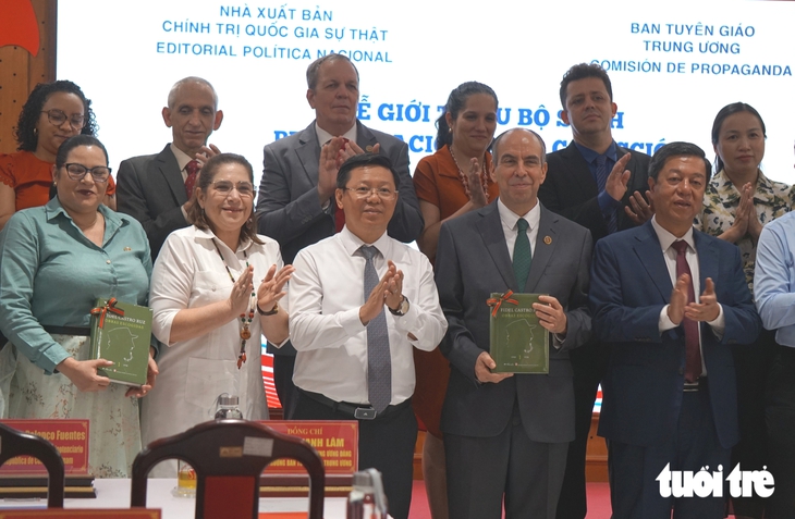 Việt Nam xuất bản bộ 'Tuyển tập các tác phẩm chọn lọc của Fidel Castro Ruz' tặng Nhân dân Cuba - Ảnh 1.