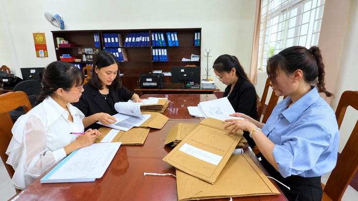 Rưng rưng với lá thư, hình ảnh trong hồ sơ cán bộ đi B chờ chủ nhân đến nhận - Ảnh 1.