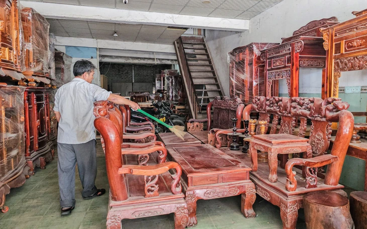 Kiểm tra toàn diện việc lấn chiếm gầm cầu vượt Ngọc Hội làm quán nhậu - Ảnh 1.