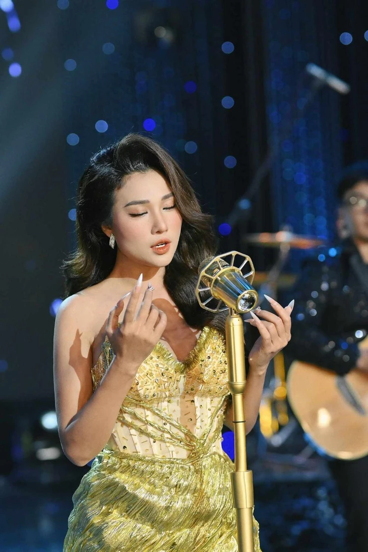 Nữ ca sĩ nổi lên từ những đêm livestream hát đến khuya Phương Diễm Huyền là ai? - Ảnh 3.