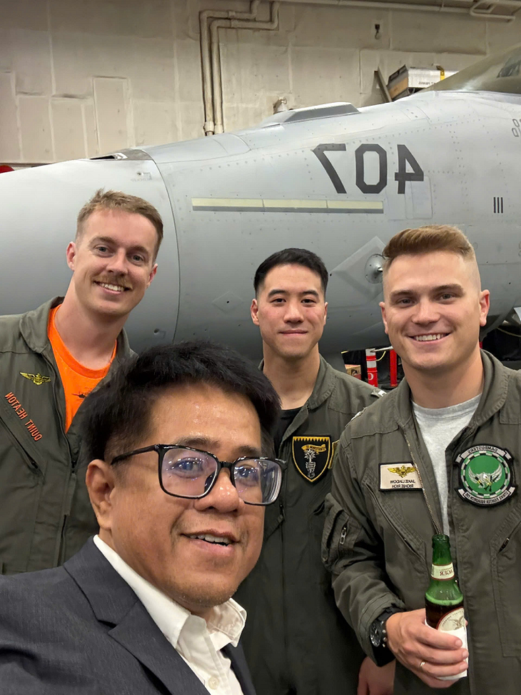 Niềm tin chiến lược trên boong tàu USS George Washington - Ảnh 2.