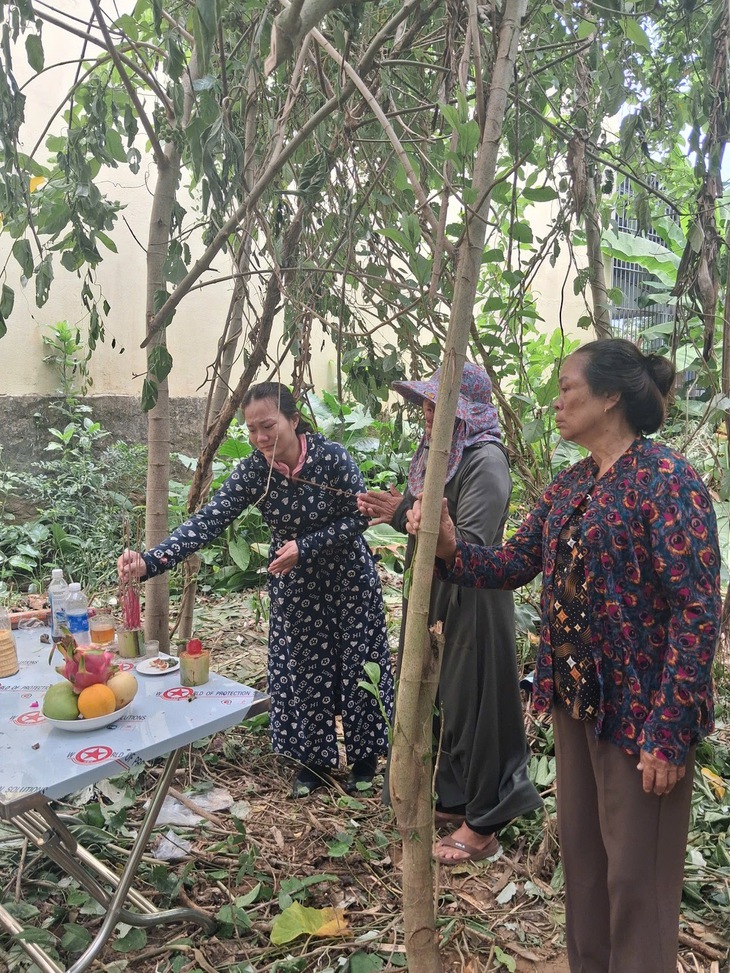 Dân báo có 3 mộ liệt sĩ bên chân cầu Câu Lâu, bộ đội đào xuống và tìm thấy cả ống thở cao su của đặc công - Ảnh 2.
