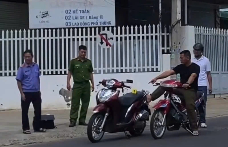 Tạm giữ hình sự người đàn ông đạp ngã xe chồng cũ của bạn gái - Ảnh 2.