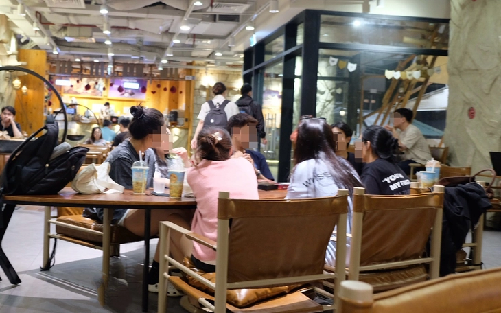 Lười gặp bạn bè vì quá bận rộn, ngại chi tiền? - Ảnh 2.