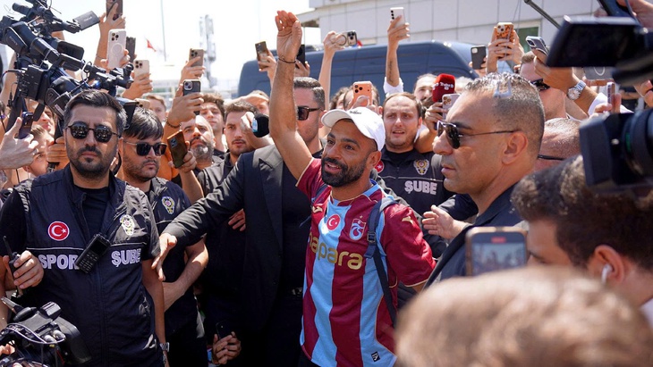 Sân bay Thổ Nhĩ Kỳ suýt ‘vỡ trận’ vì Mohamed Salah - Ảnh 1.