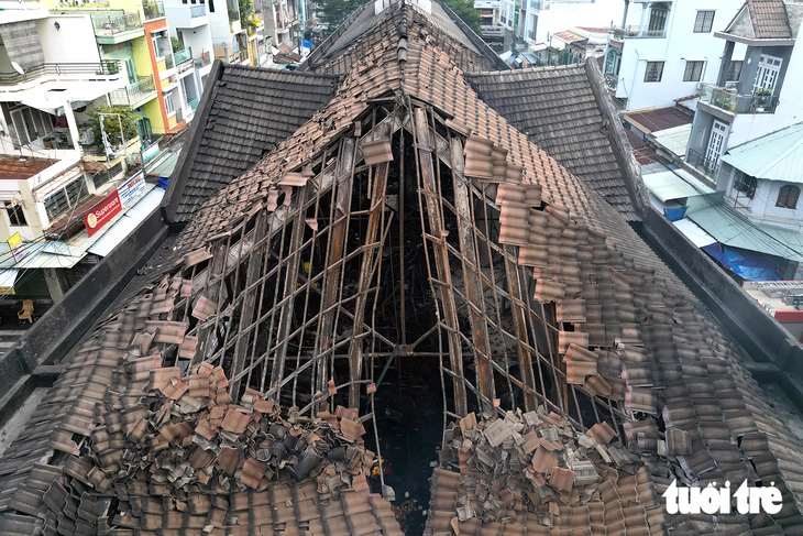 Hình ảnh chợ Biên Hòa sau hỏa hoạn: Khung sắt trơ trọi, hàng hóa cháy rụi - Ảnh 5.