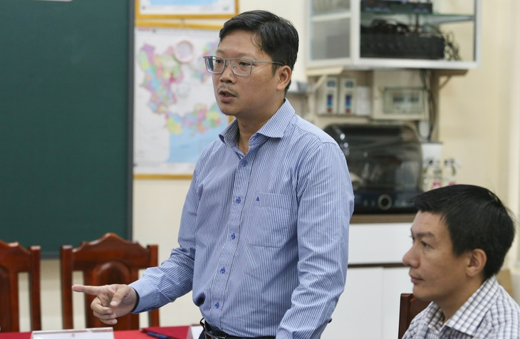 Học sinh hướng dẫn người dân chuyển đổi số trong mô hình Học đường hỗ trợ hành chính công - Ảnh 2.