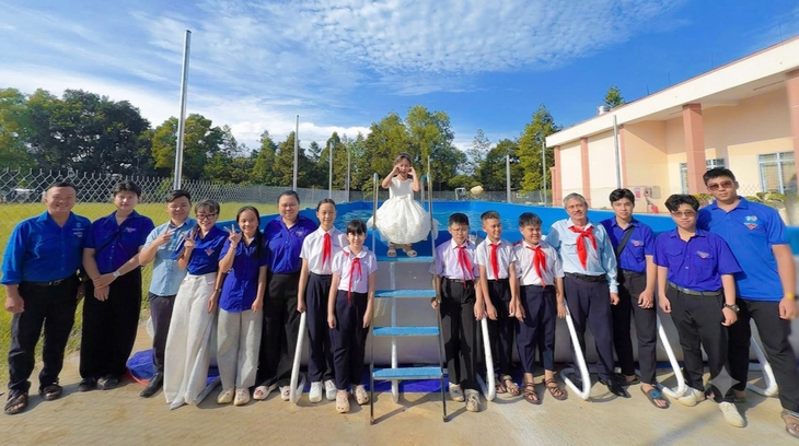 Tăng sân chơi thiếu nhi tại TP . HCM với hồ bơi 100 triệu đồng cho trẻ ngọai thành - Ảnh 1.