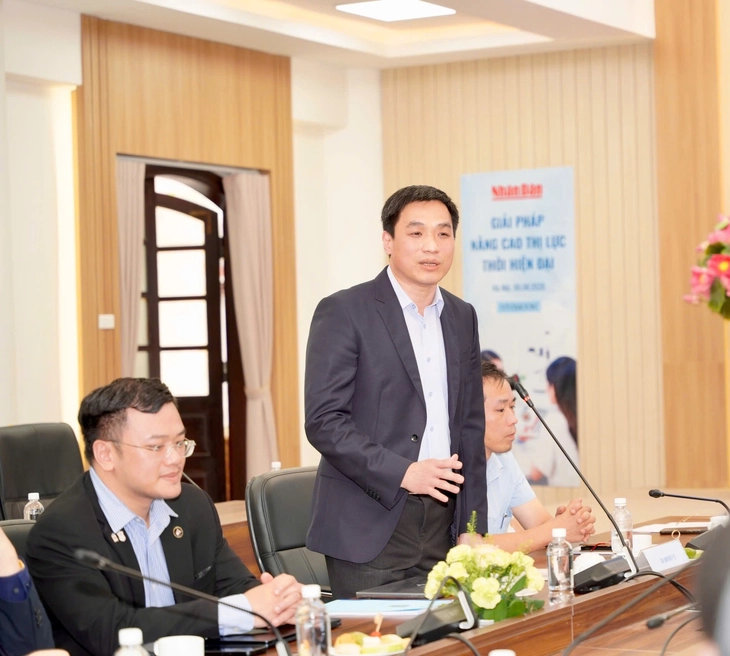 TP.HCM thúc tiến độ hỗ trợ bảo hiểm cho người dân; Lo 'đại dịch' cận thị học đường - Ảnh 2.