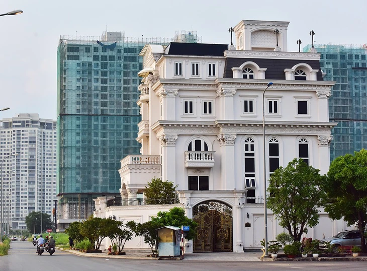 Biệt thự dát vàng của Lý Nhã Kỳ từng bị rao bán giá hàng trăm tỉ - Ảnh 3.