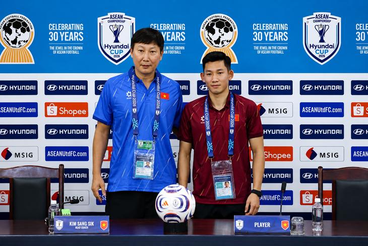 Phản ứng của HLV Kim Sang Sik và Hai Long khi dự luận Indonesia hạ thấp ASEAN Cup 2026 - Ảnh 2.