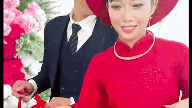 ‘Trả lễ’ mỗi người bê tráp bằng một con cua, cô dâu Cà Mau gây sốt mạng xã hội - Ảnh 1.
