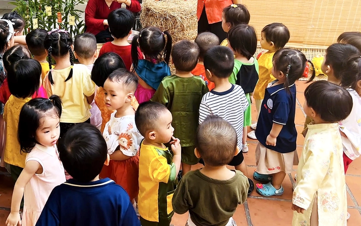 Đồng phục cặp học sinh, người nói chuyện của chục năm trước, người nói 'bày vẽ, tốn tiền' - Ảnh 2.