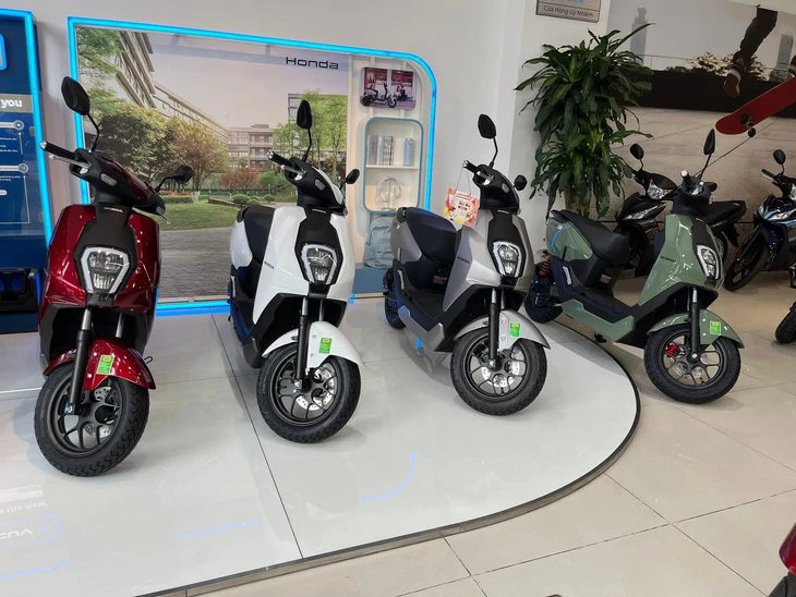 Xe máy điện sắp tới có thể không được lắp bàn đạp, xe công suất lớn bắt buộc có ABS - Ảnh 1.