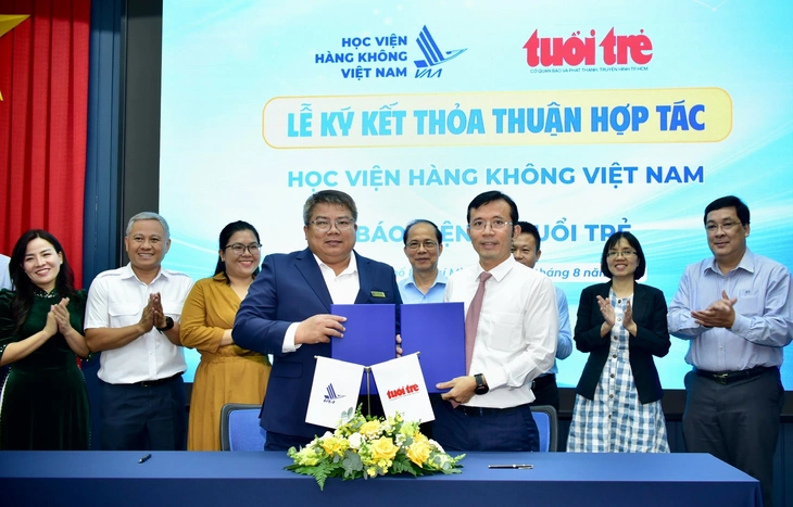 Báo Tuổi Trẻ hợp tác với Học viện Hàng không Việt Nam - Ảnh 1.