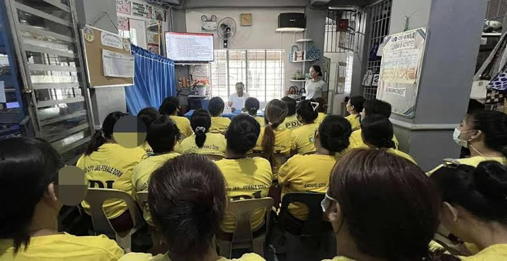 Đặt nhầm phòng... trại giam, nữ du khách nhận câu trả lời khó quên - Ảnh 2.