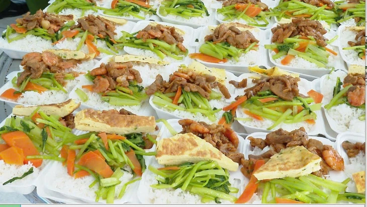 Mô hình ‘Bếp ăn yêu thương’ của Công an Vĩnh Long được lan tỏa - Ảnh 2.