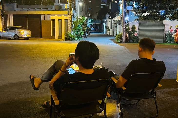 Tình bạn trưởng thành lạ lắm: Gửi clip xàm xí, chục ngày mới trả lời tin nhắn - Ảnh 1.