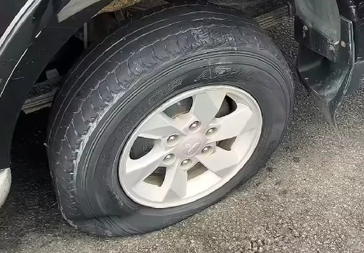 Tài xế xử lý ra sao cho an toàn? - Ảnh 2.
