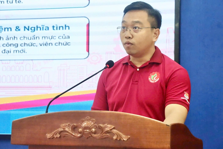 Chiến sĩ Kỳ nghỉ hồng đến làm tình nguyện, giải quyết bài toán cho người dân - Ảnh 3.