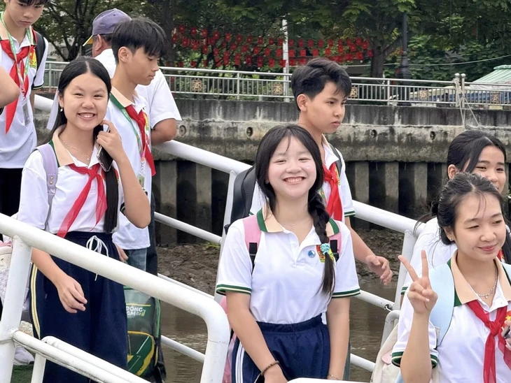 Từng tuyển được nhiều lớp tiếng Anh tăng cường, lần đầu tiên một trường TP.HCM ‘trắng tay’ - Ảnh 1.