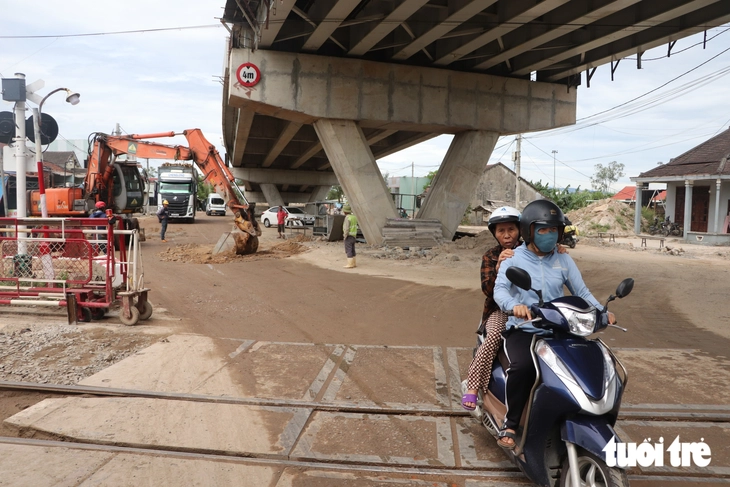 Cô giáo trẻ tử vong thương tâm: Siết an toàn công trường - Ảnh 4.