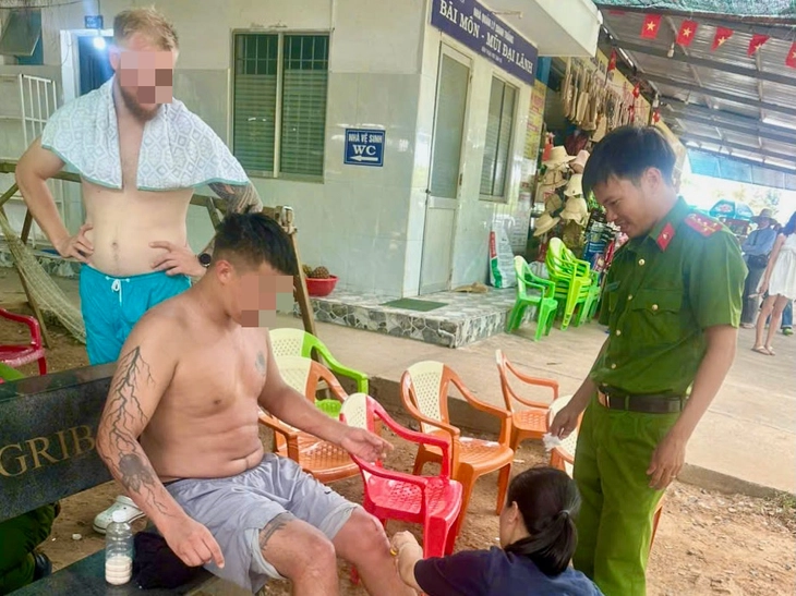 Nhóm khách Nga tắm biển bí óng cuốn ra xa được cứu, để lại thư cảm ơn - Ảnh 1.