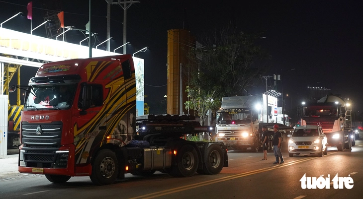 Công trường Trung tâm hành chính - chính trị TP.HCM tất bật thi công cả ngày lẫn đêm - Ảnh 17.