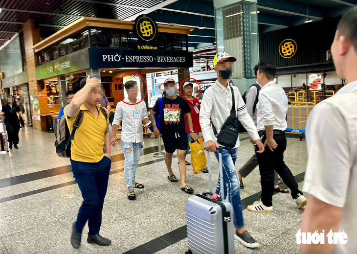 Hàng rong, chèo kéo, lừa đảo du lịch ngày càng tinh vi, TP.HCM siết quản lý - Ảnh 2.