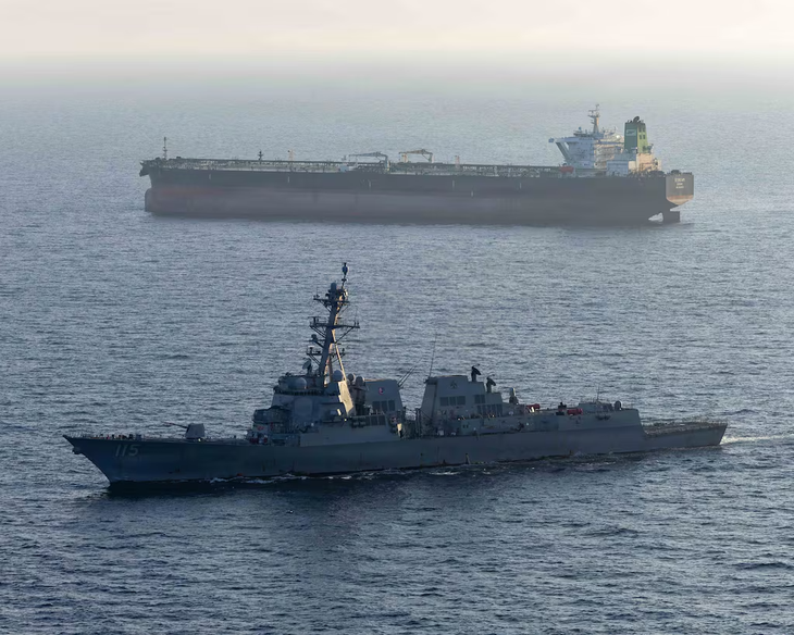 Iran muốn cấm tàu Mỹ, Israel đi qua eo biển Hormuz - Ảnh 1.