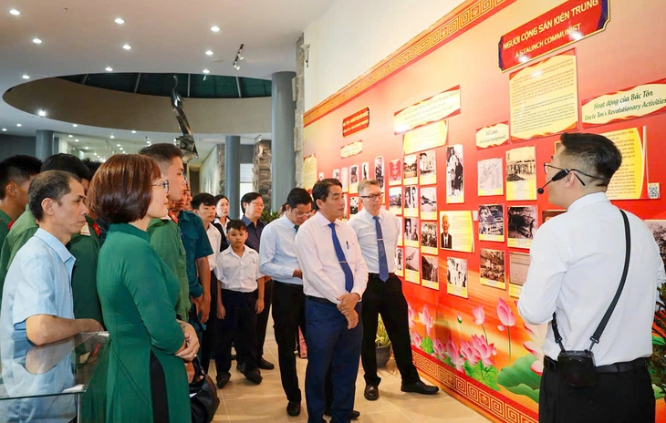 Côn Đảo trưng bày tư liệu quý về Bác Tôn - Ảnh 4.