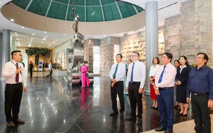 Côn Đảo trưng bày tư liệu quý về Bác Tôn - Ảnh 3.
