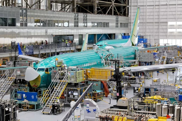 Kiểm tra 471 máy bay Boeing 737 Max do phát hiện vết nứt trên thân máy - Ảnh 1.