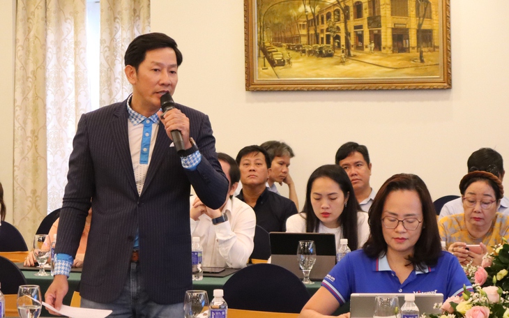 Hàng rong, chèo kéo du khách, lừa đảo du lịch ngày càng tinh vi, TP.HCM siết quản lý - Ảnh 4.